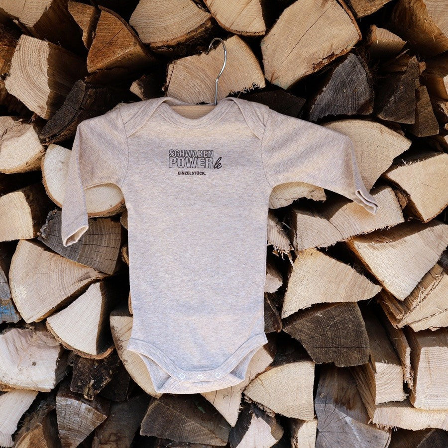 langärmeliger Babybody, Bio-Baumwolle, Farbe Yemen, Aufdruck "Schwabenpowerle Einzelstück"