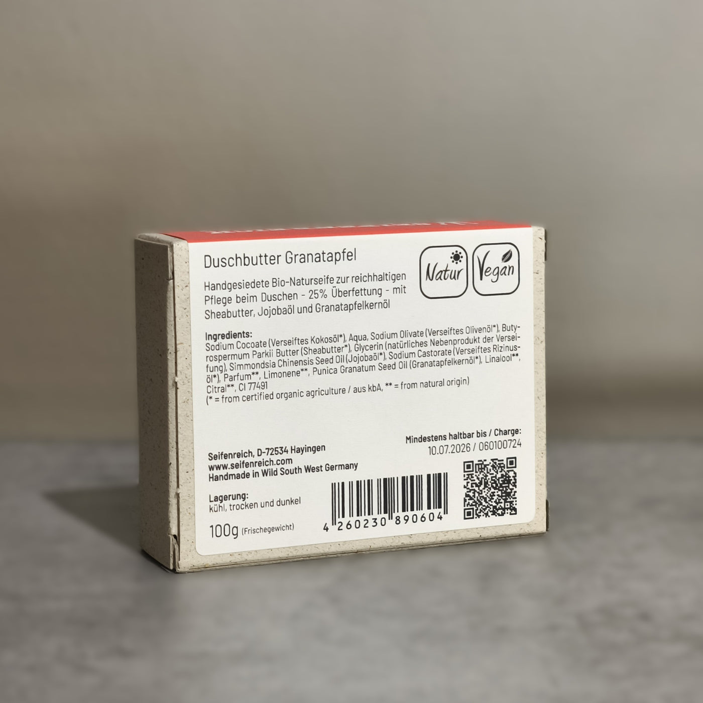 handgesiedete Bio-Duschbutter Granatapfel, 100g Frischegewicht, Graskarton, natürlich und vegan, reichhaltige Pflege, albgemacht