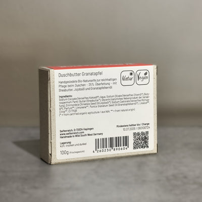 handgesiedete Bio-Duschbutter Granatapfel, 100g Frischegewicht, Graskarton, natürlich und vegan, reichhaltige Pflege, albgemacht