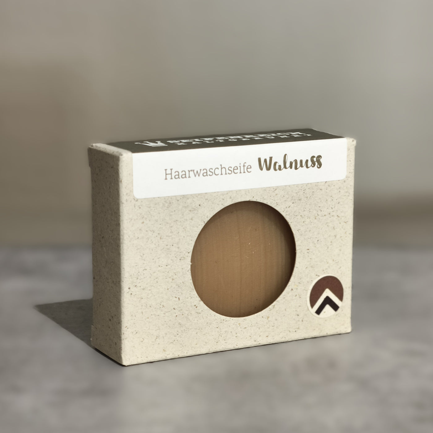 Haarwaschseife Walnuss, Naturseife 100g Frischegewicht, im Graskarton verpackt, Farbe braun, natürlich und vegan