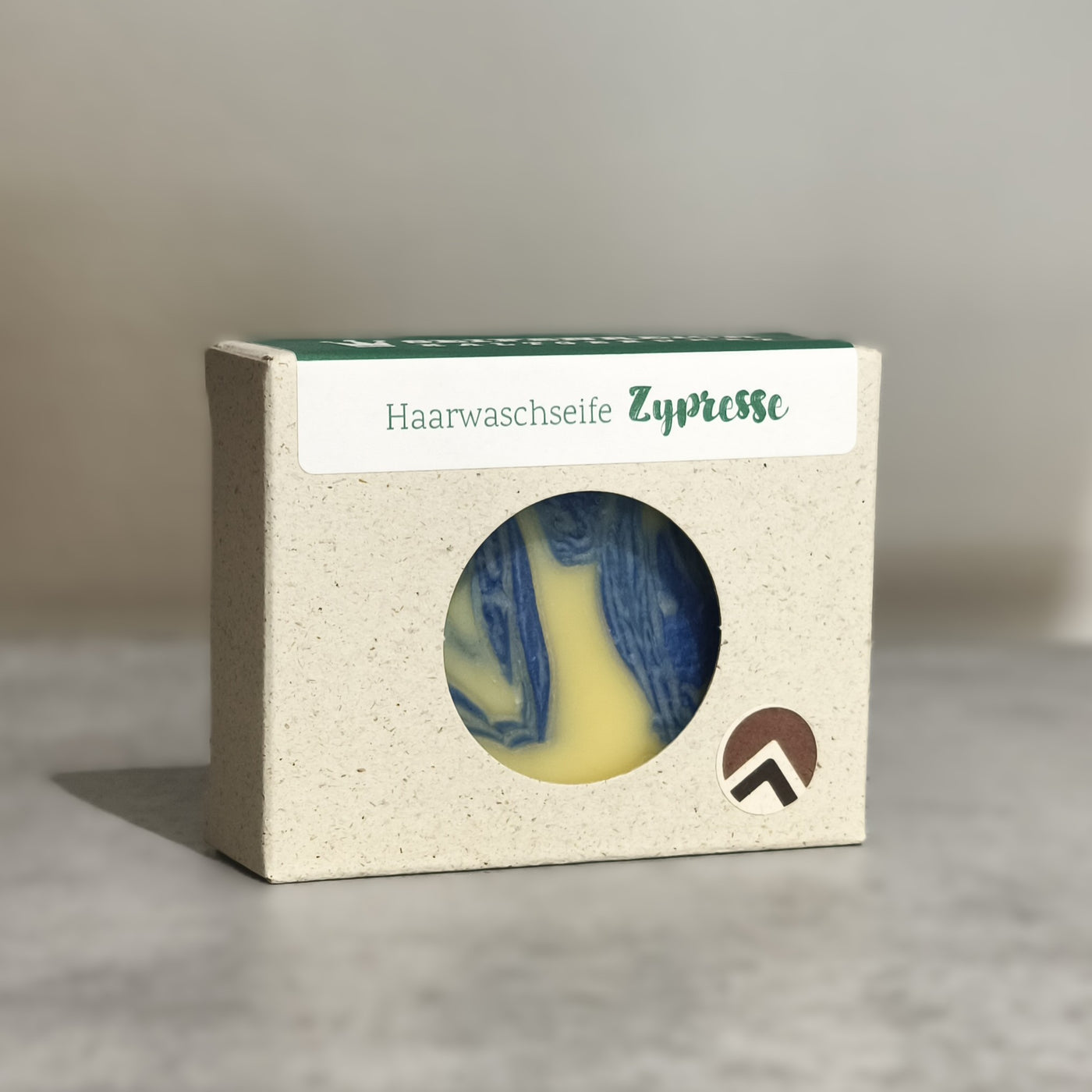 handgesiedete Haarwaschseife Zypresse, natürlich und vegan, 100g Frischegewicht, im Graskarton verpackt