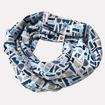 warmer Rundschal Eiszauber, Bio-Baumwolle, geometrische Muster, Blau- und Grautöne
