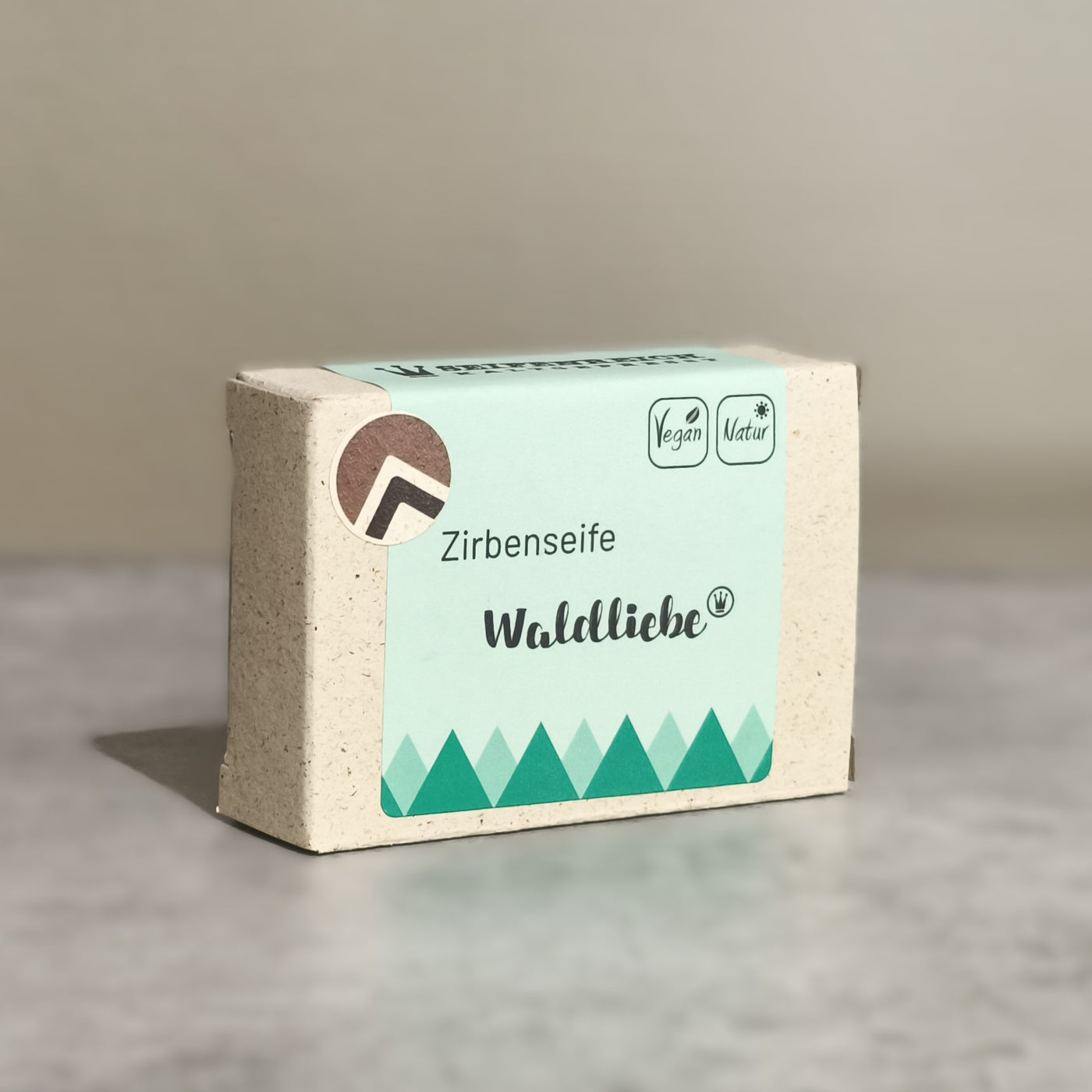 50g Zirbenseife Waldliebe, Bio-Naturseife, natürlich und vegan, im Graskarton verpackt, reichhaltige Pflege, albgemacht