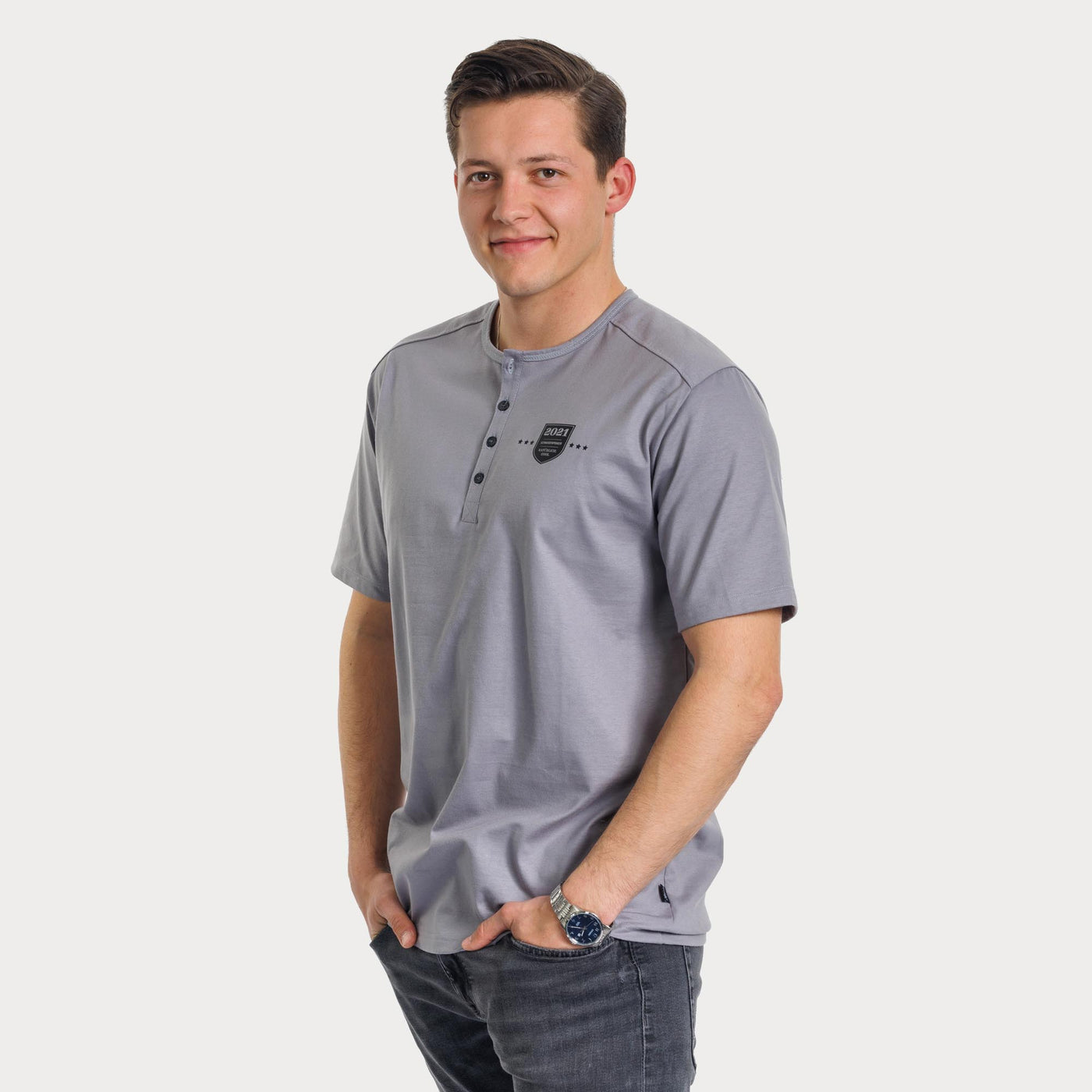 Herren T-Shirt, grau, mit Knopfleiste, Wappen 2021